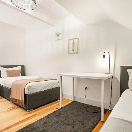 Spacious & Luxurious Penthouse In The Heart Of *