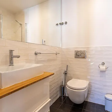 Spacious & Luxurious Penthouse In The Heart Of Lissabon