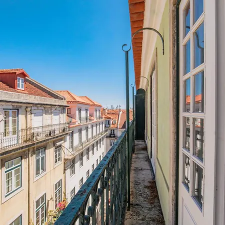 Spacious & Luxurious Penthouse In The Heart Of Lissabon