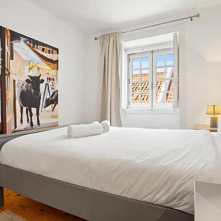 Spacious & Luxurious Penthouse In The Heart Of