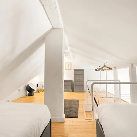 Spacious & Luxurious Penthouse In The Heart Of