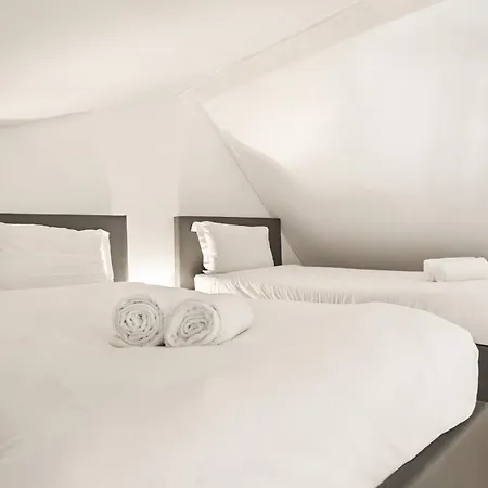 Spacious & Luxurious Penthouse In The Heart Of